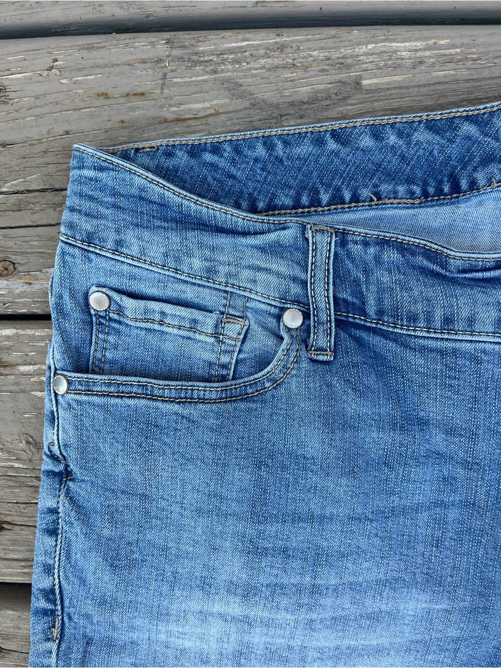 Torrid 5-Pocket Stretch Denim Jean Shorts Medium Wash Size 14 - Picture 2 of 8